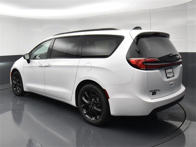 new 2024 Chrysler Pacifica car, priced at $37,090