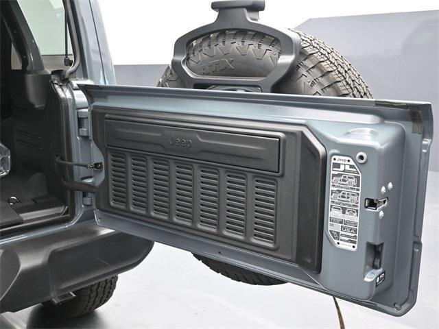 new 2025 Jeep Wrangler car, priced at $47,583