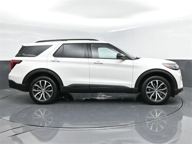 new 2025 Ford Explorer car, priced at $45,696