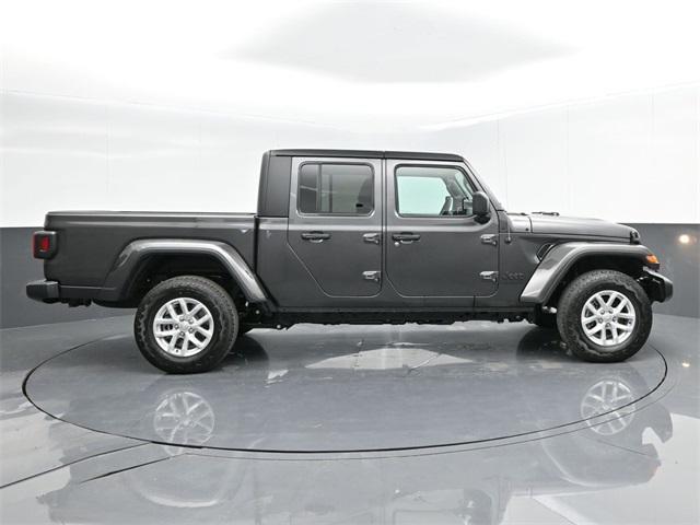 new 2023 Jeep Gladiator car, priced at $40,252