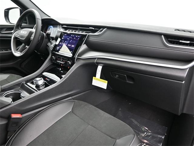 new 2025 Jeep Grand Cherokee car, priced at $42,024