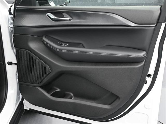 new 2025 Jeep Grand Cherokee car, priced at $42,024