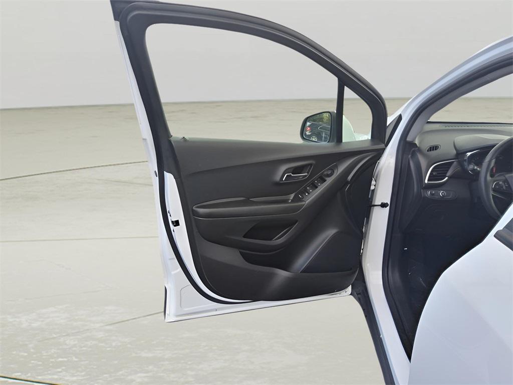 used 2022 Chevrolet Trax car, priced at $16,978