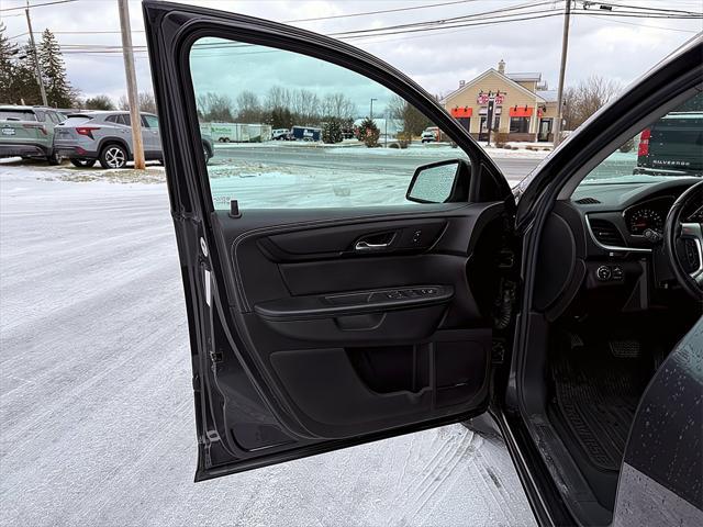 used 2015 Chevrolet Traverse car, priced at $14,460