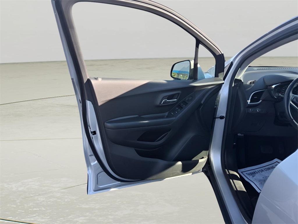used 2022 Chevrolet Trax car, priced at $19,225