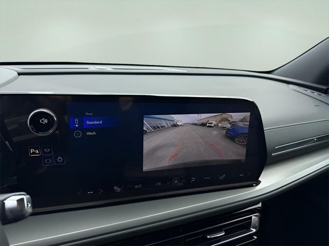 new 2025 Chevrolet Traverse car, priced at $42,345