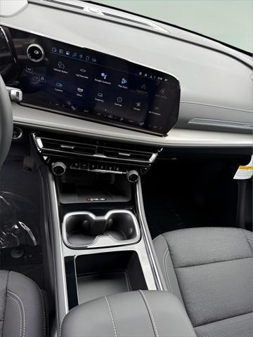new 2025 Chevrolet Traverse car, priced at $42,345
