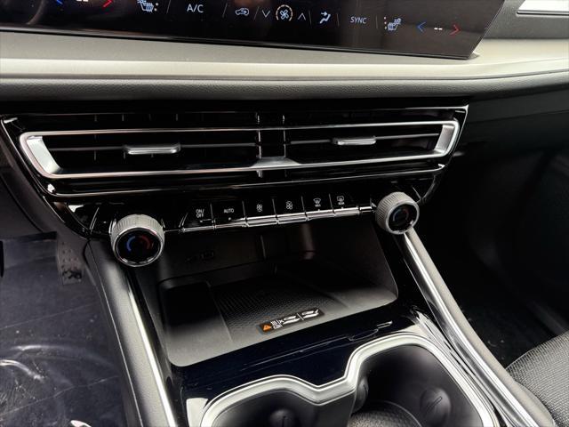 new 2025 Chevrolet Traverse car, priced at $42,345