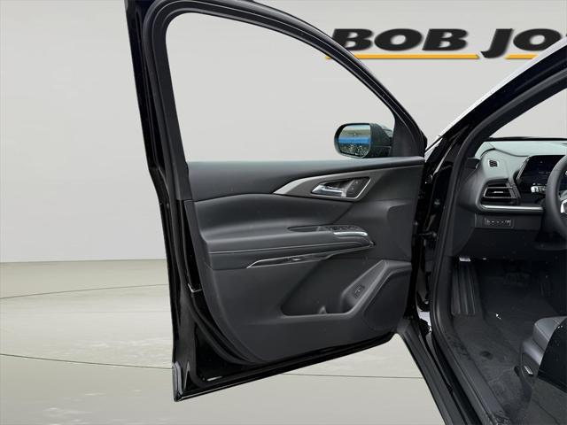 new 2025 Chevrolet Traverse car, priced at $44,195