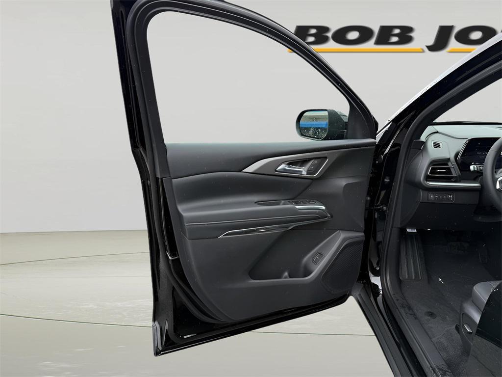 new 2025 Chevrolet Traverse car, priced at $44,195