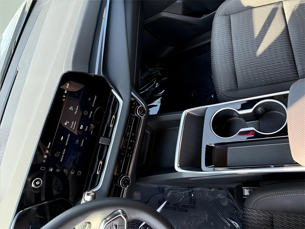new 2025 Chevrolet Equinox car, priced at $30,740