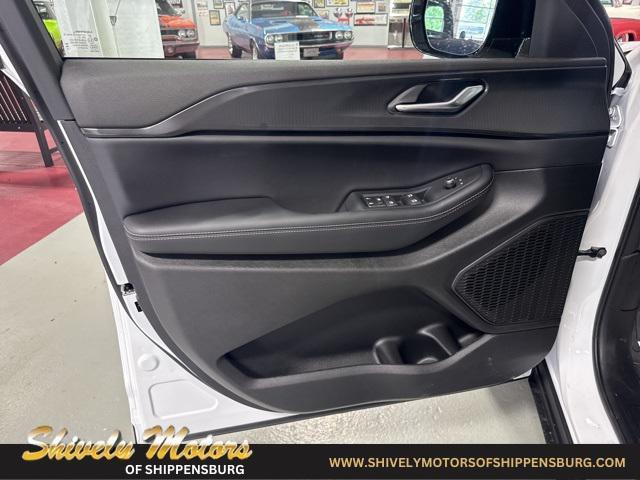 new 2025 Jeep Grand Cherokee L car, priced at $40,811