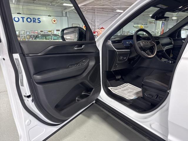 new 2025 Jeep Grand Cherokee L car, priced at $45,622