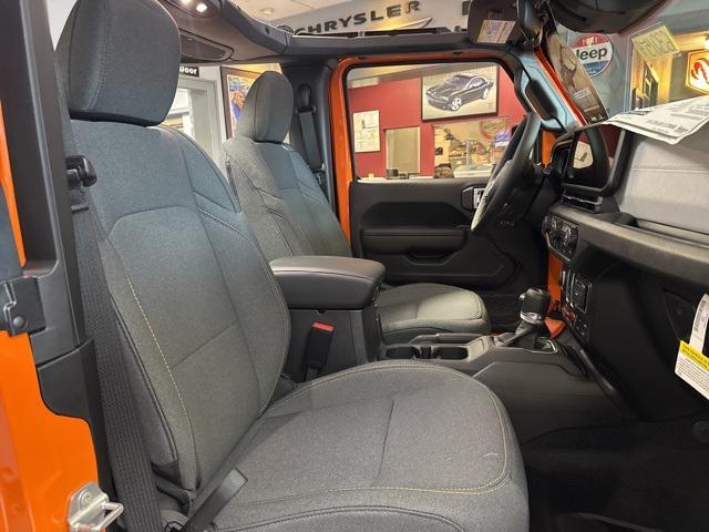 new 2025 Jeep Wrangler car, priced at $42,587