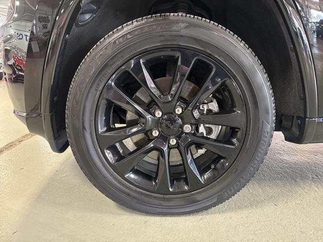 used 2022 Jeep Grand Cherokee car, priced at $30,995