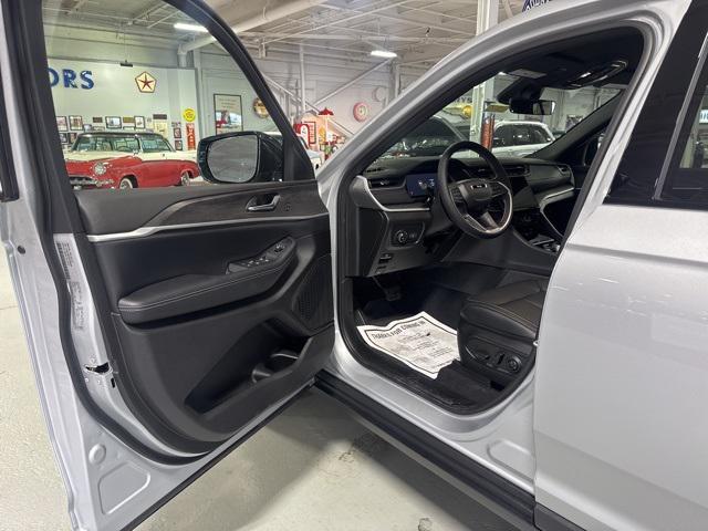 new 2025 Jeep Grand Cherokee car, priced at $41,796