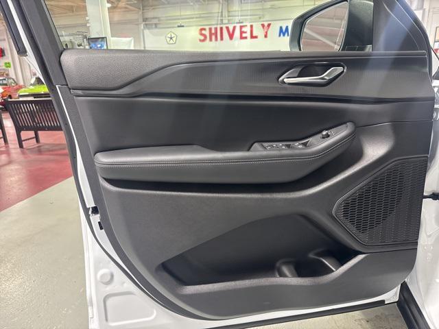 new 2025 Jeep Grand Cherokee car, priced at $38,346