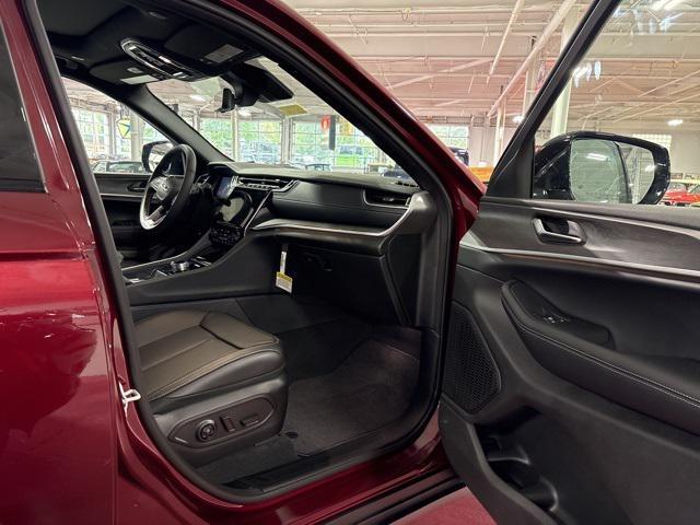 new 2025 Jeep Grand Cherokee car, priced at $47,642