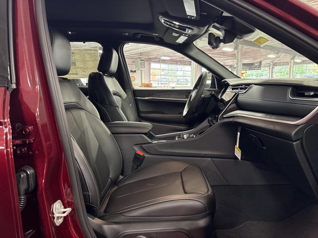 new 2025 Jeep Grand Cherokee car, priced at $47,642
