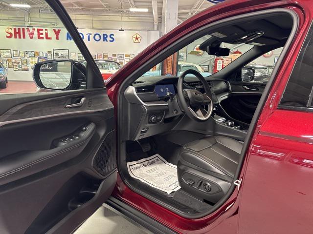new 2025 Jeep Grand Cherokee car, priced at $47,642