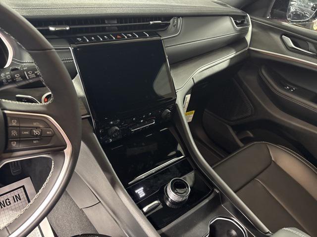 new 2025 Jeep Grand Cherokee car, priced at $47,642