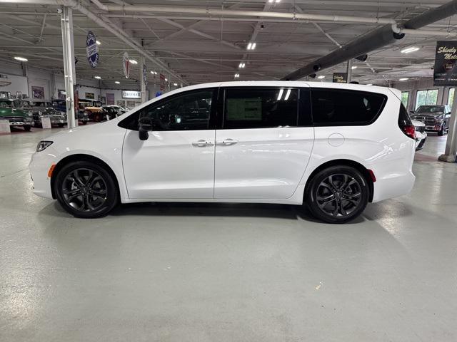 new 2026 Chrysler Pacifica car, priced at $40,865