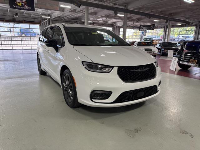 new 2026 Chrysler Pacifica car, priced at $40,865