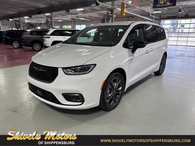 new 2026 Chrysler Pacifica car, priced at $40,865