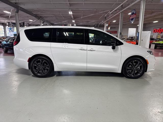 new 2026 Chrysler Pacifica car, priced at $40,865