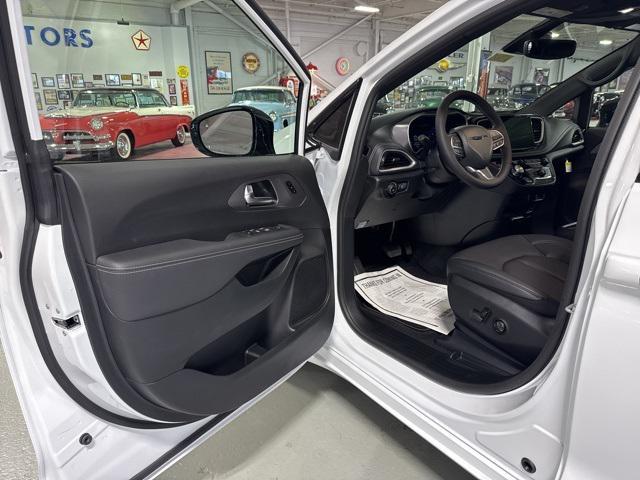 new 2026 Chrysler Pacifica car, priced at $40,865