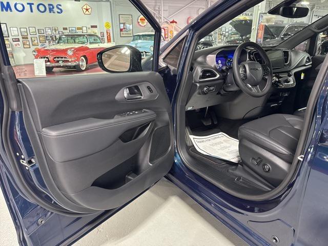 new 2025 Chrysler Pacifica car, priced at $46,248