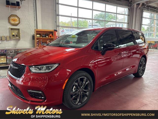 new 2026 Chrysler Pacifica car, priced at $45,692