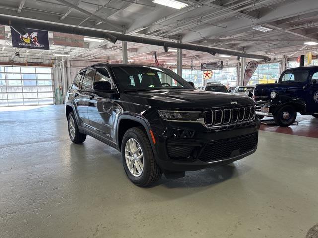 new 2025 Jeep Grand Cherokee car, priced at $40,784