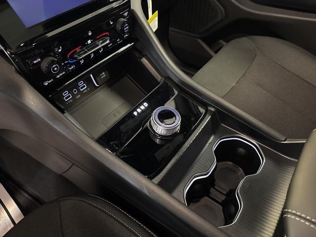 new 2025 Jeep Grand Cherokee car, priced at $40,784