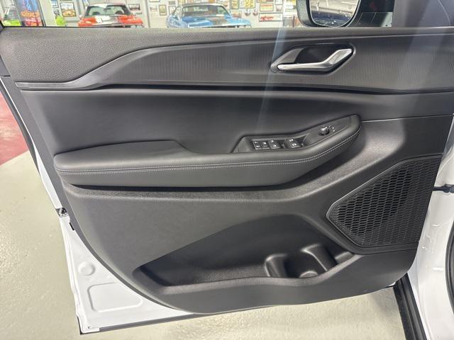 new 2025 Jeep Grand Cherokee L car, priced at $43,584