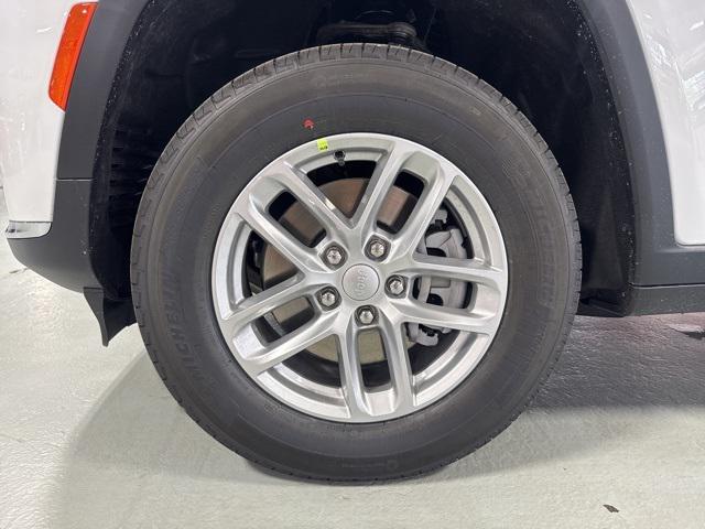 new 2025 Jeep Grand Cherokee L car, priced at $43,584