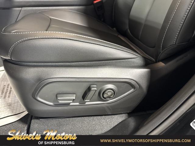 new 2025 Jeep Grand Cherokee L car, priced at $41,556