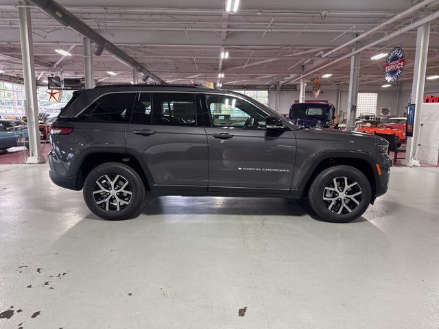 new 2025 Jeep Grand Cherokee car, priced at $46,583