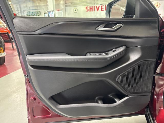 new 2025 Jeep Grand Cherokee car, priced at $38,870