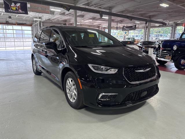 new 2025 Chrysler Pacifica car, priced at $43,032