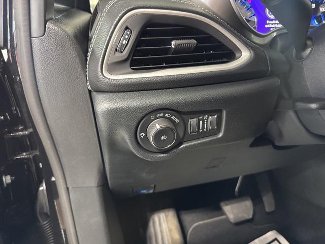 new 2025 Chrysler Pacifica car, priced at $43,032