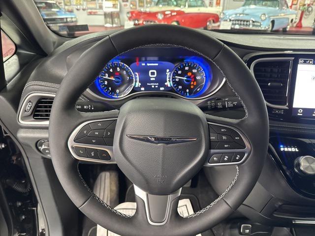 new 2025 Chrysler Pacifica car, priced at $43,032