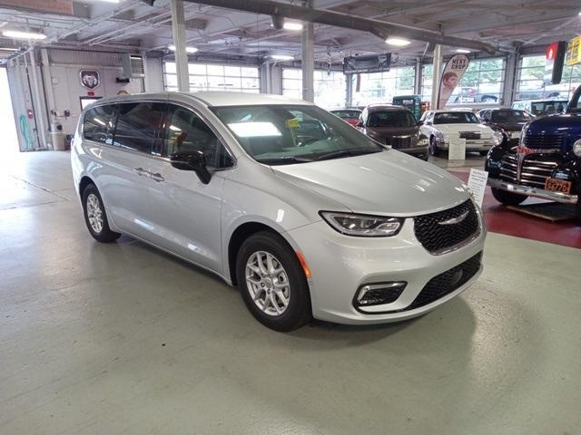 new 2024 Chrysler Pacifica car, priced at $39,901