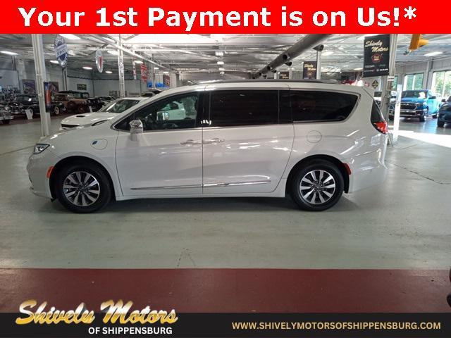 used 2021 Chrysler Pacifica Hybrid car, priced at $30,995