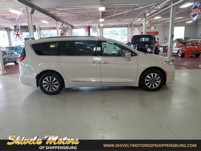 used 2021 Chrysler Pacifica Hybrid car, priced at $30,995