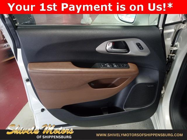 used 2021 Chrysler Pacifica Hybrid car, priced at $30,995