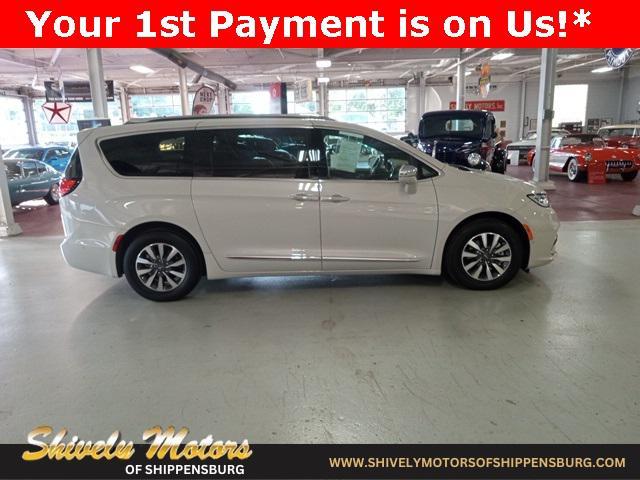 used 2021 Chrysler Pacifica Hybrid car, priced at $30,995