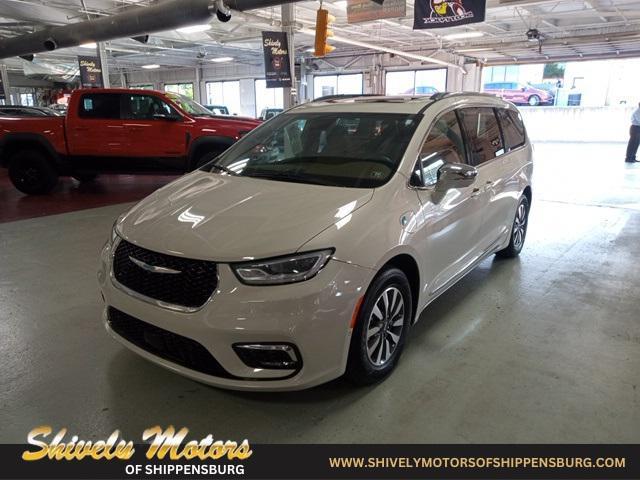 used 2021 Chrysler Pacifica Hybrid car, priced at $30,995