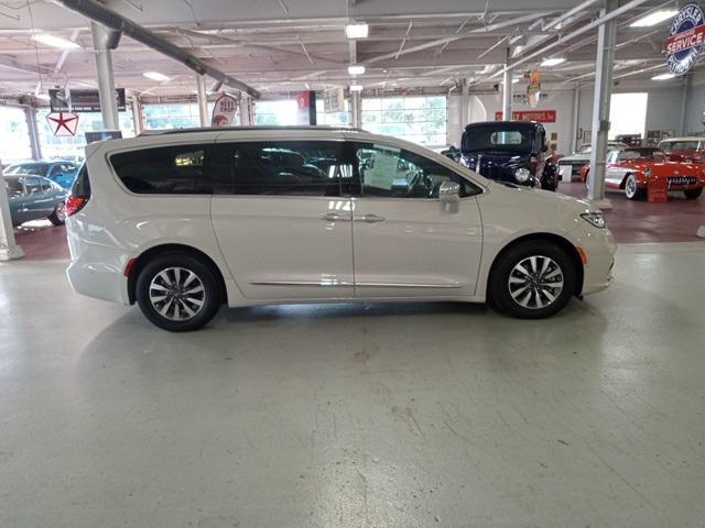 used 2021 Chrysler Pacifica Hybrid car, priced at $30,995