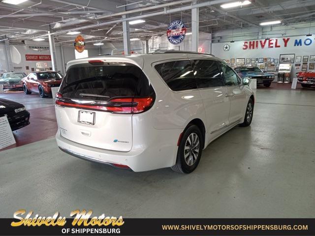 used 2021 Chrysler Pacifica Hybrid car, priced at $30,995